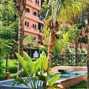 Avec Espaces Verts Et Piscine Appartement